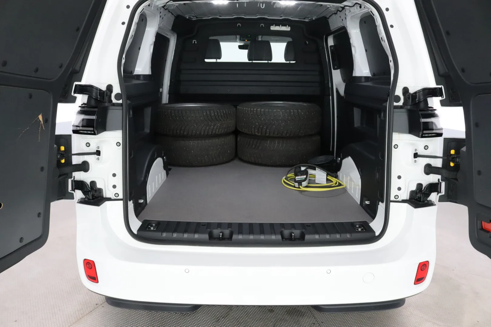VOLKSWAGEN ID. Buzz Cargo SPU-126 carousel image