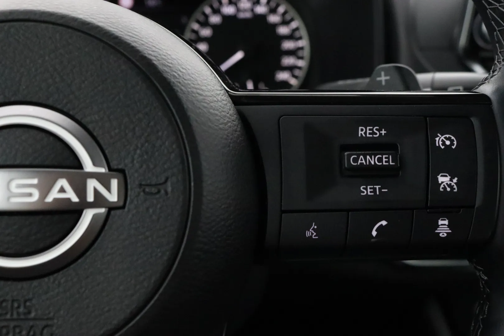 NISSAN Qashqai FPF-121 carousel image