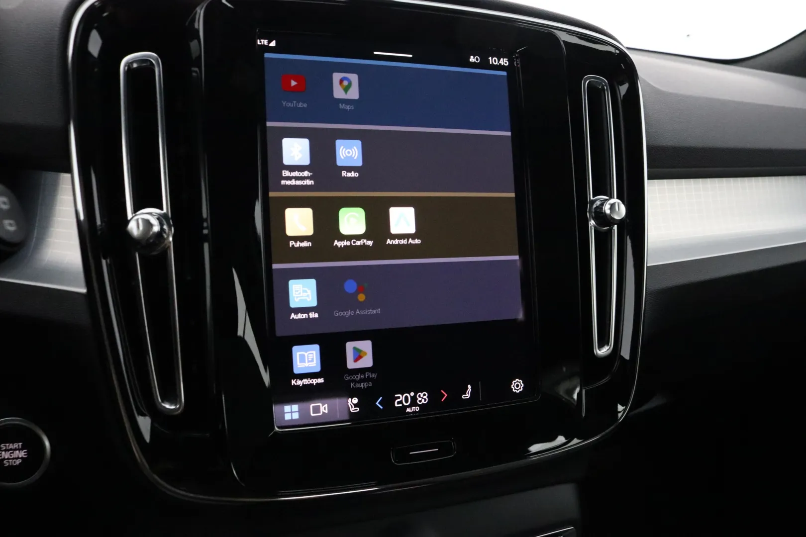 VOLVO XC40 CRU-246 carousel image