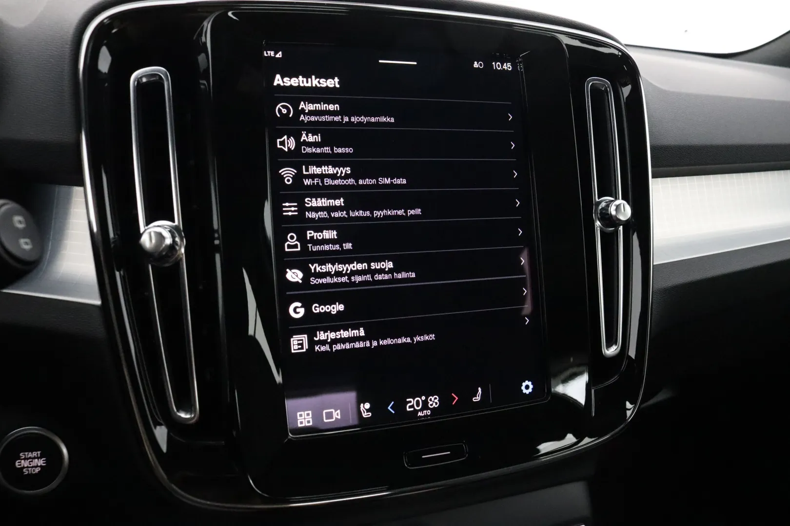 VOLVO XC40 CRU-246 carousel image