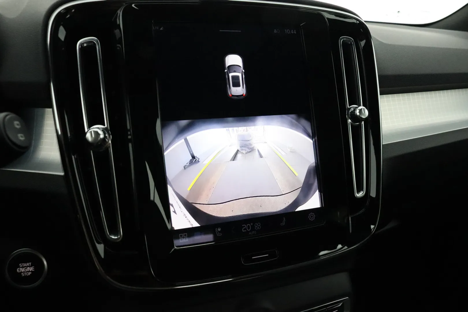 VOLVO XC40 CRU-246 carousel image