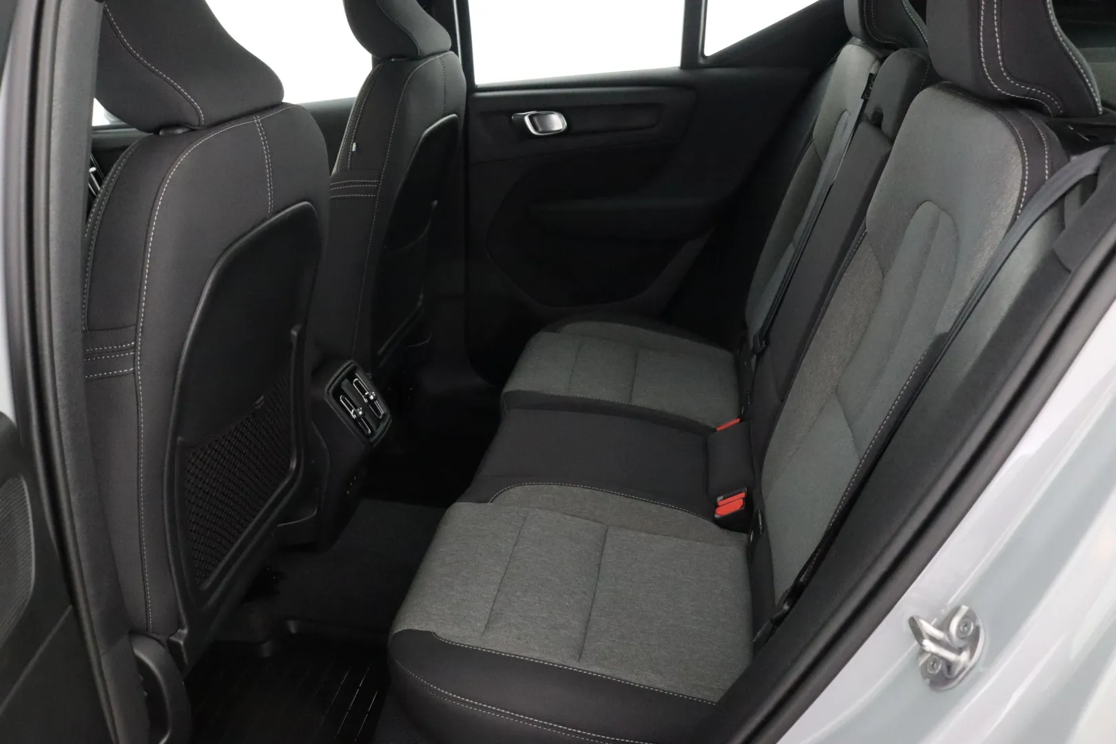 VOLVO XC40 CRU-246 carousel image