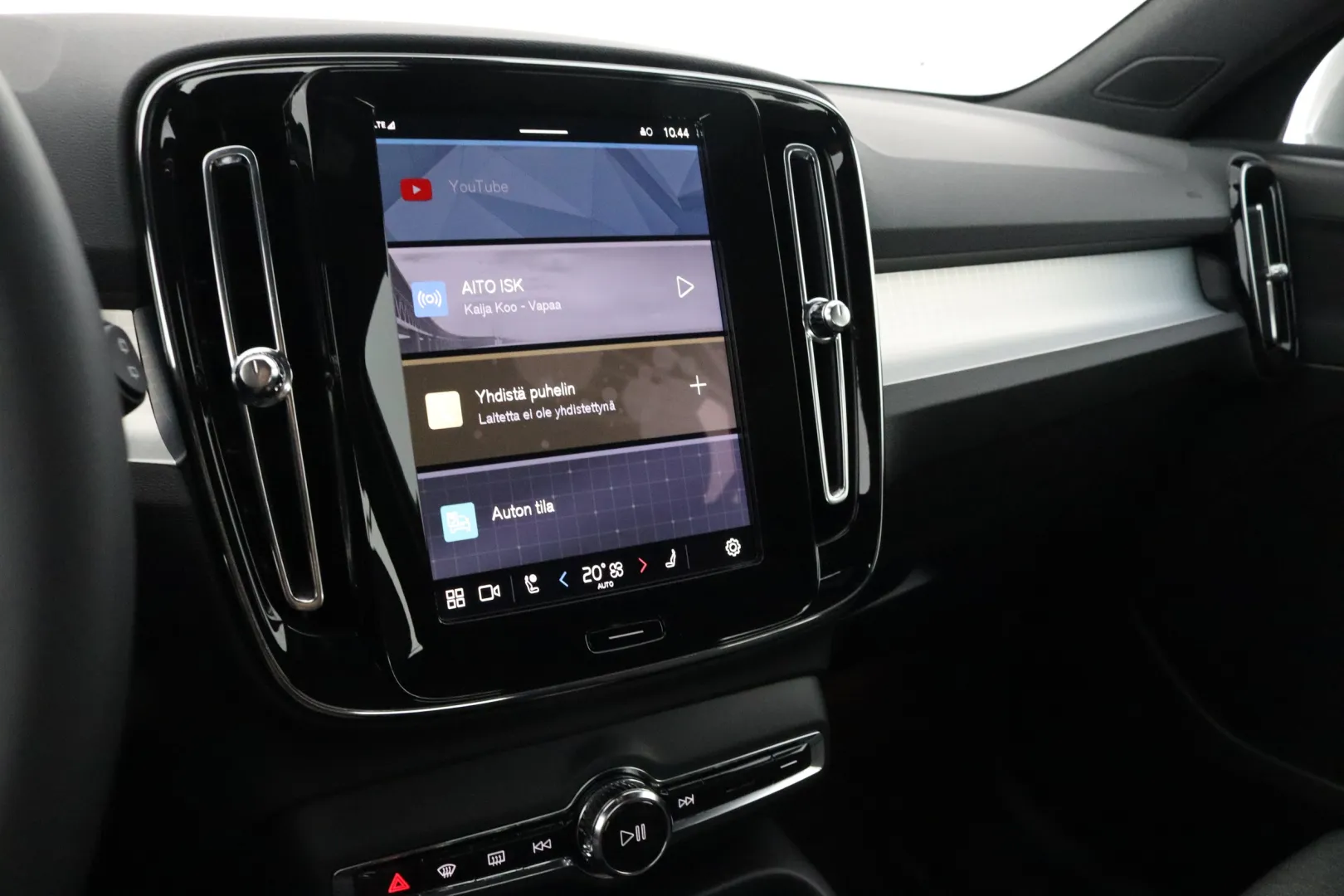 VOLVO XC40 CRU-246 carousel image