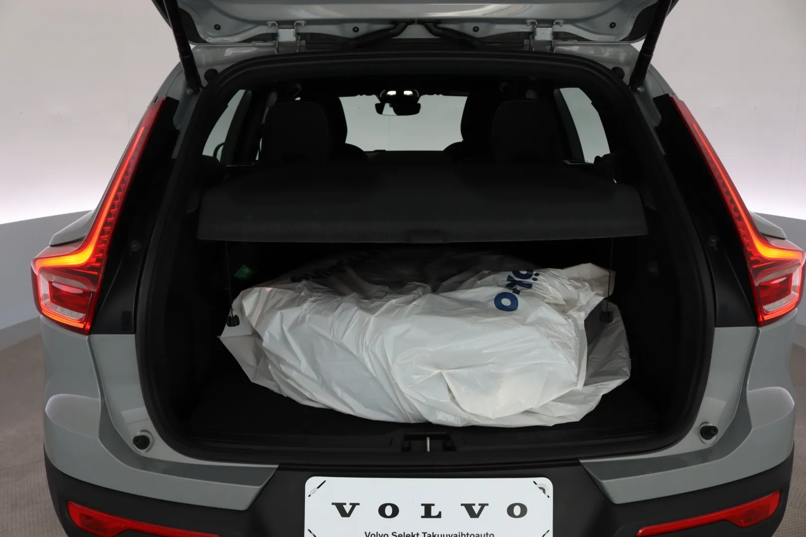 VOLVO XC40 CRU-246 carousel image