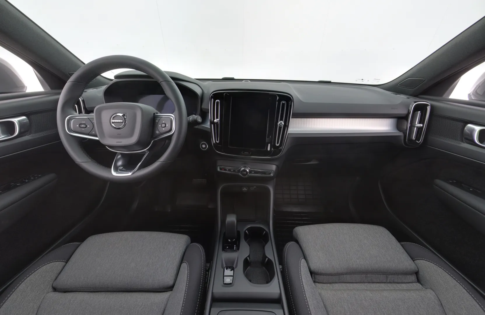 VOLVO XC40 CRU-246 carousel image