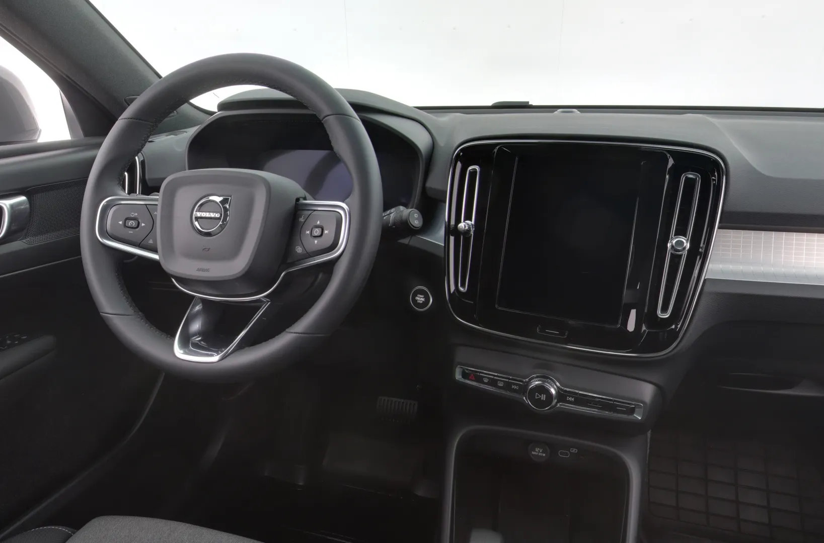 VOLVO XC40 CRU-246 carousel image