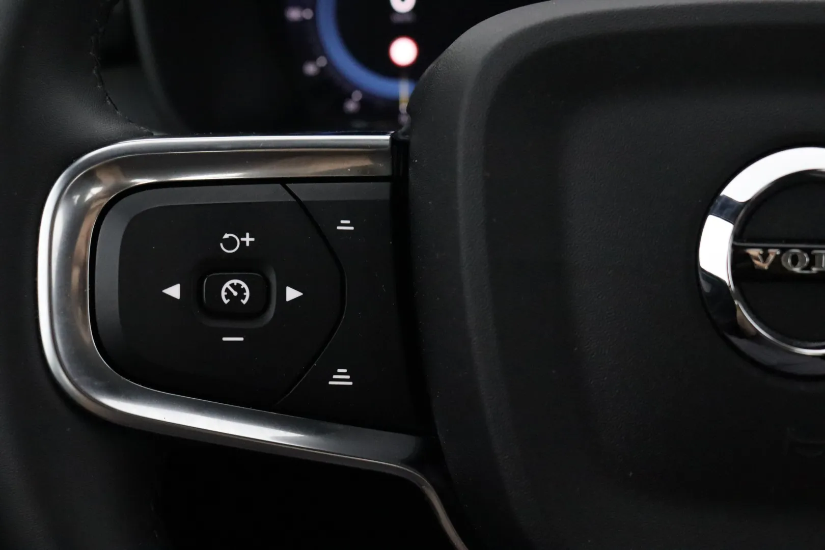 VOLVO XC40 CRV-155 carousel image