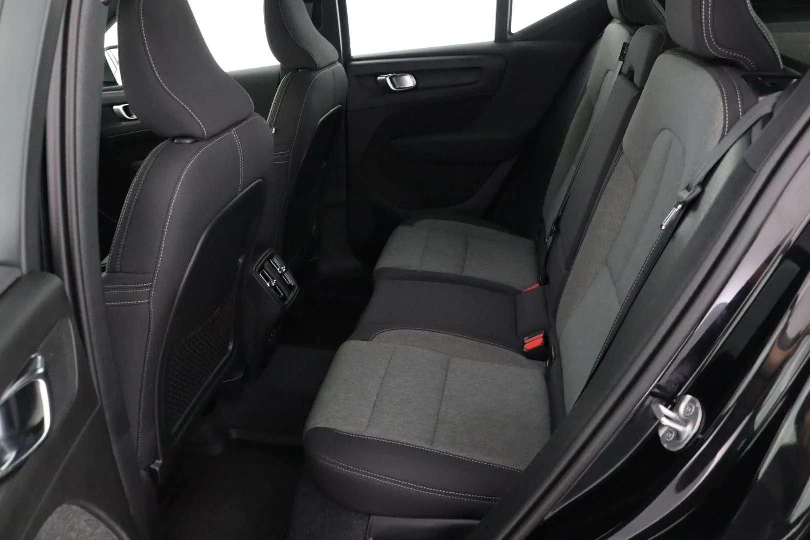 VOLVO XC40 CRV-155 carousel image