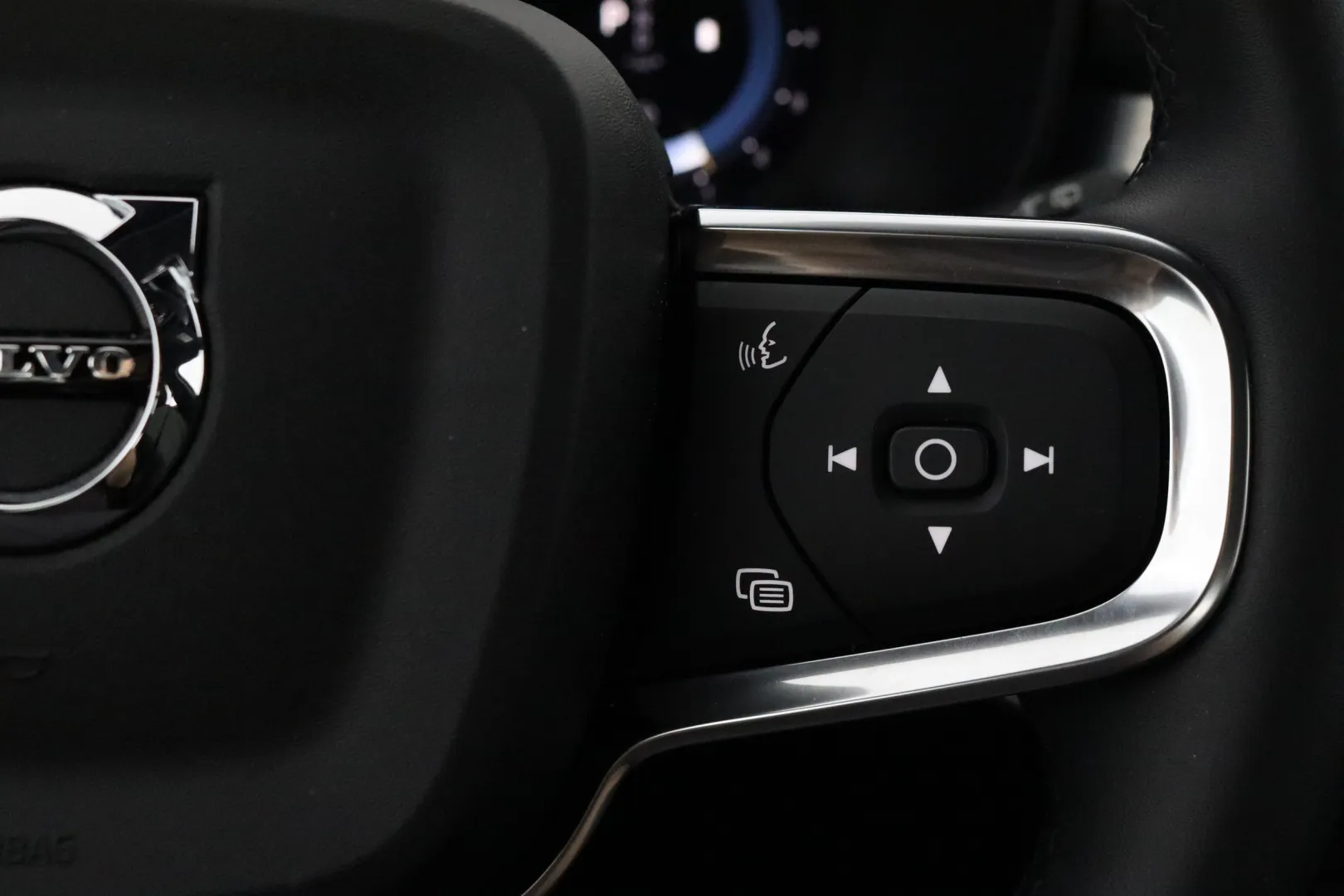 VOLVO XC40 CRV-155 carousel image