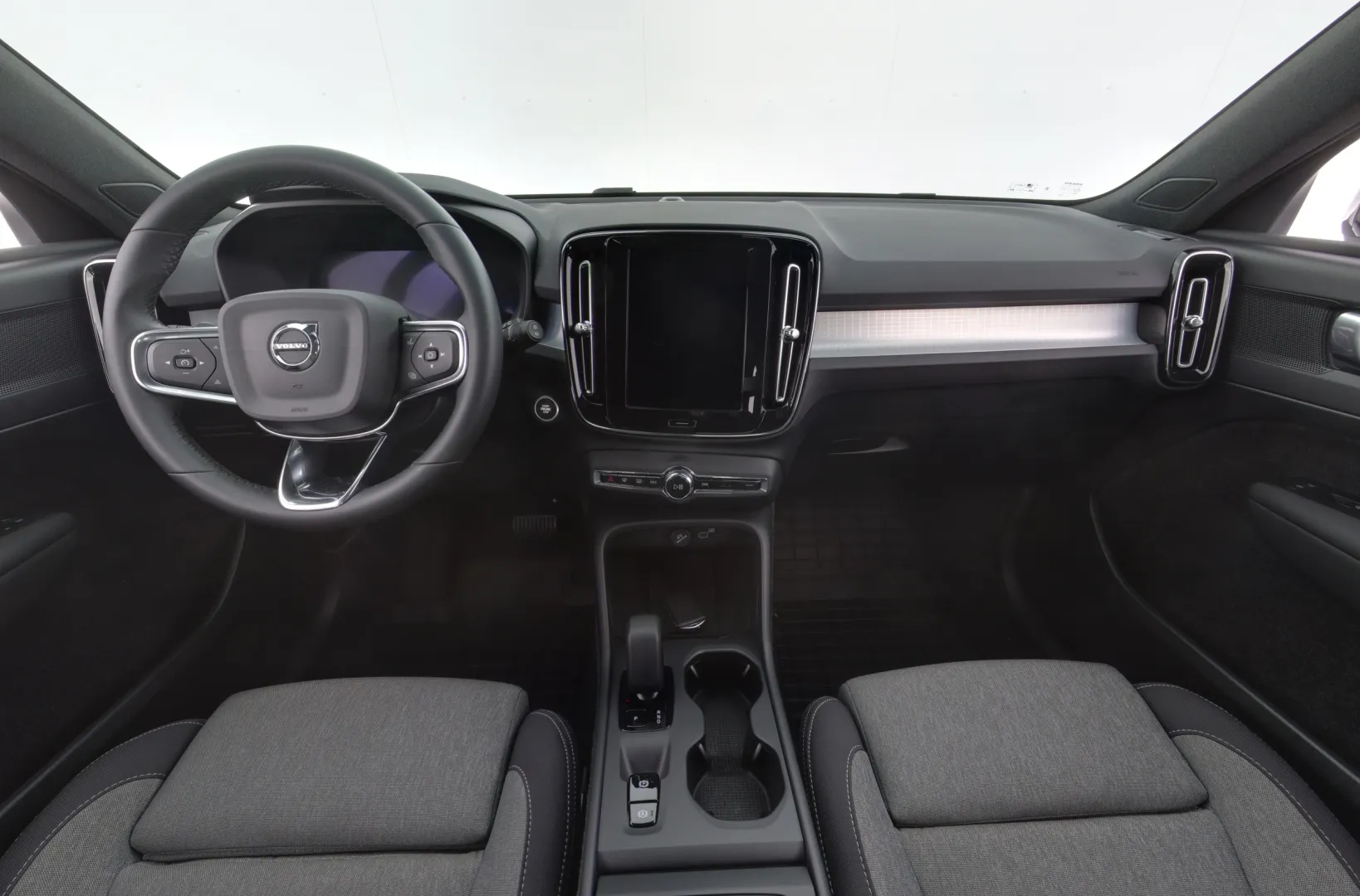 VOLVO XC40 CRV-155 carousel image