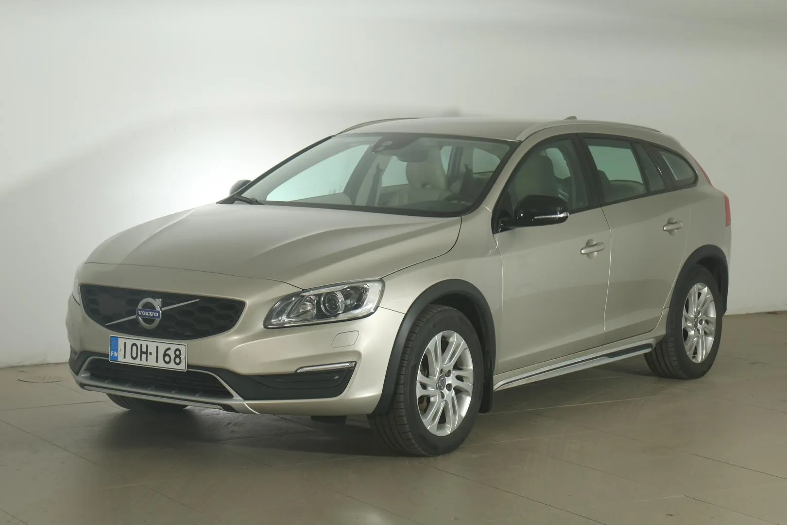 VOLVO V60 Cross Country IOH-168 carousel image