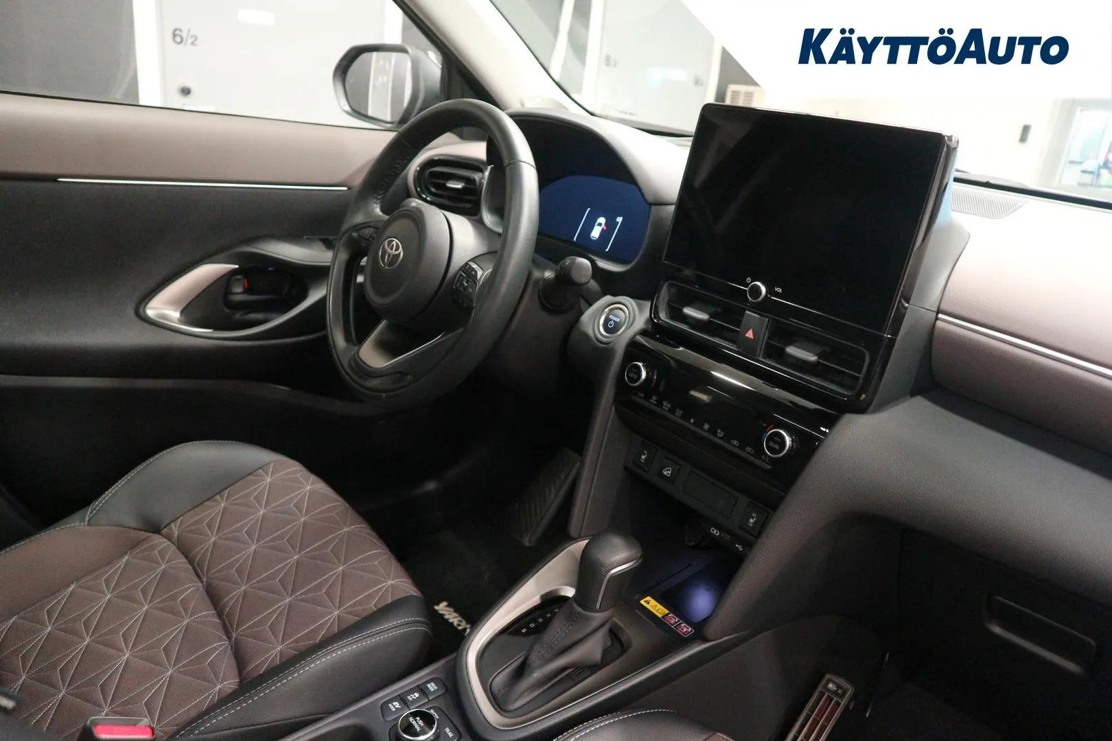 TOYOTA Yaris Cross MRB-629 carousel image