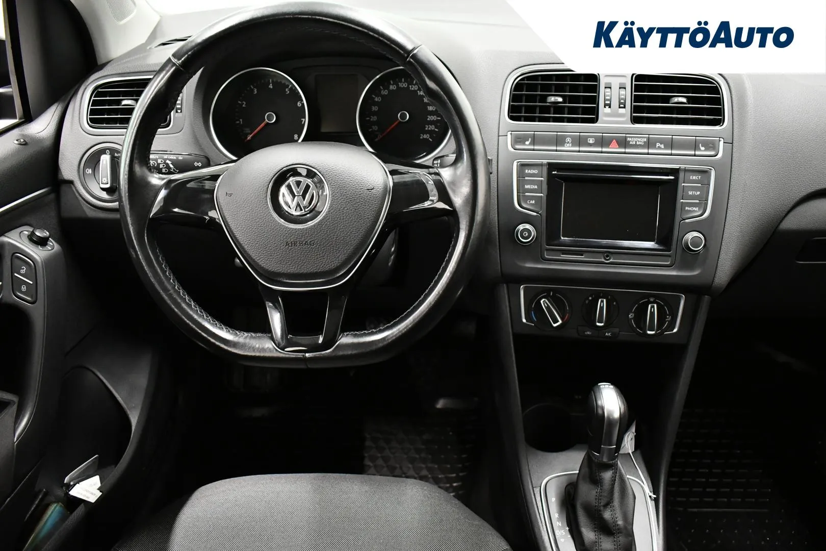 VOLKSWAGEN Polo VZH-666 carousel image