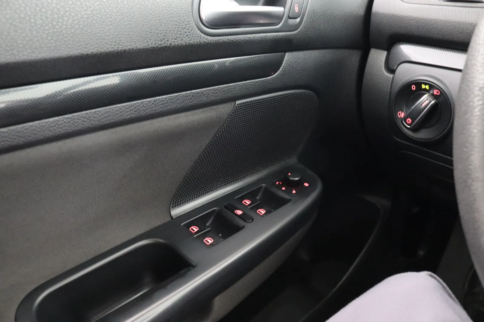 VOLKSWAGEN Golf LZA-913 carousel image