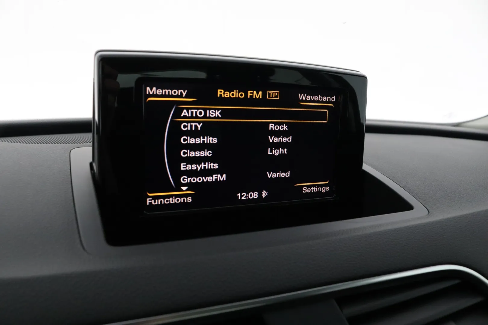 AUDI Q3 OTM-517 carousel image
