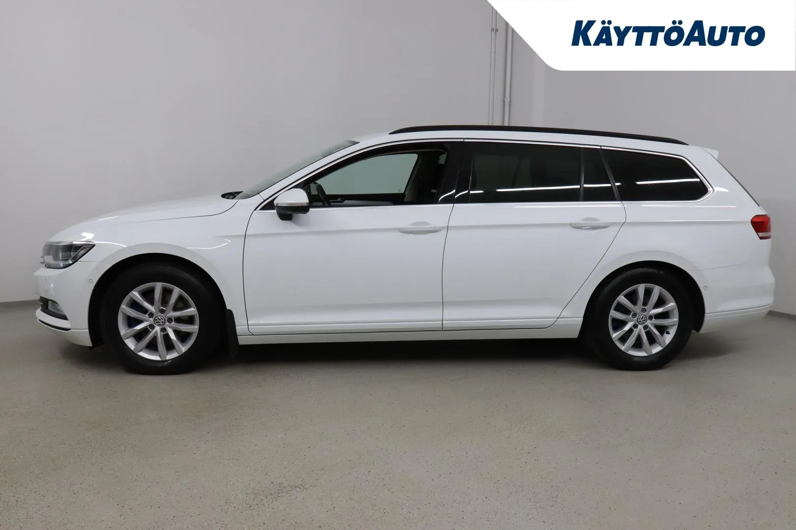 Volkswagen Passat MRZ-868 carousel image