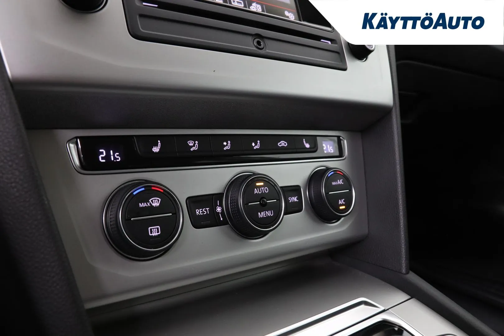 Volkswagen Passat MRZ-868 carousel image