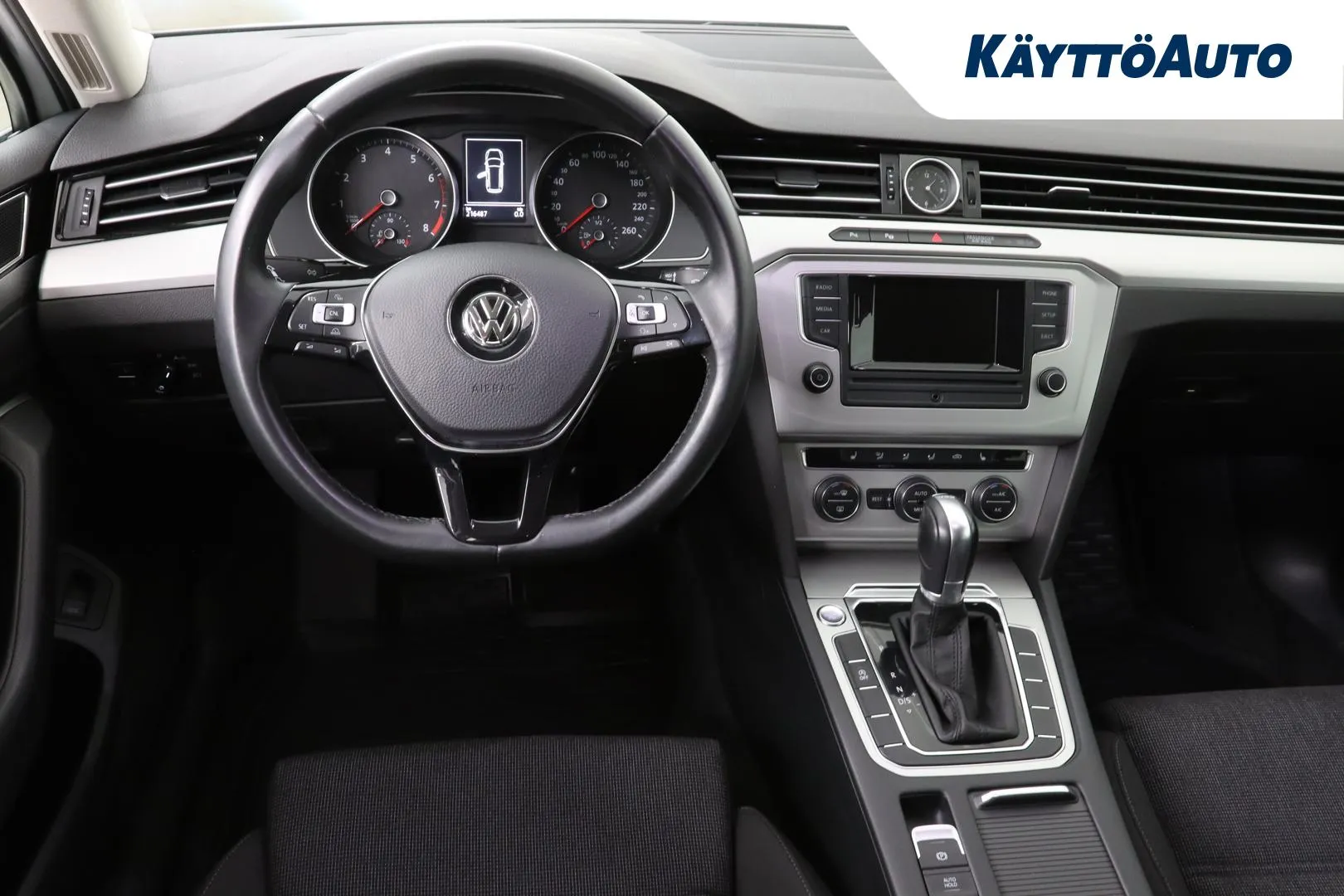 Volkswagen Passat MRZ-868 carousel image