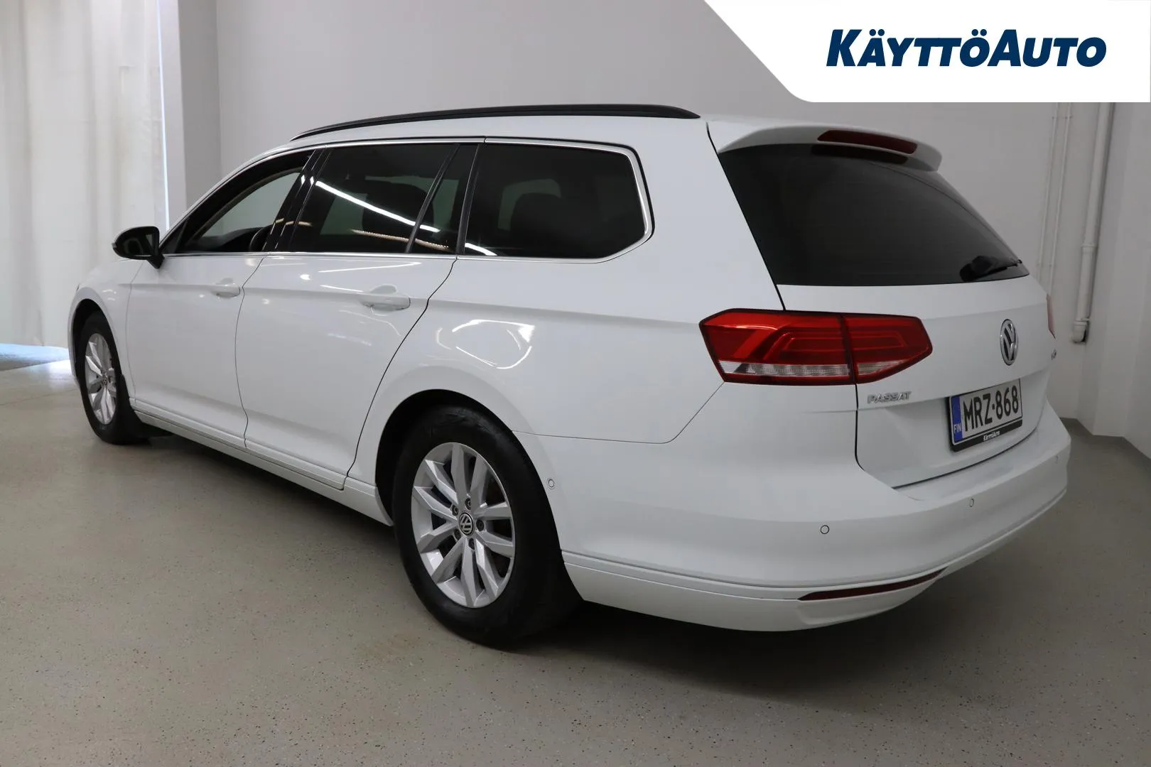 Volkswagen Passat MRZ-868 carousel image
