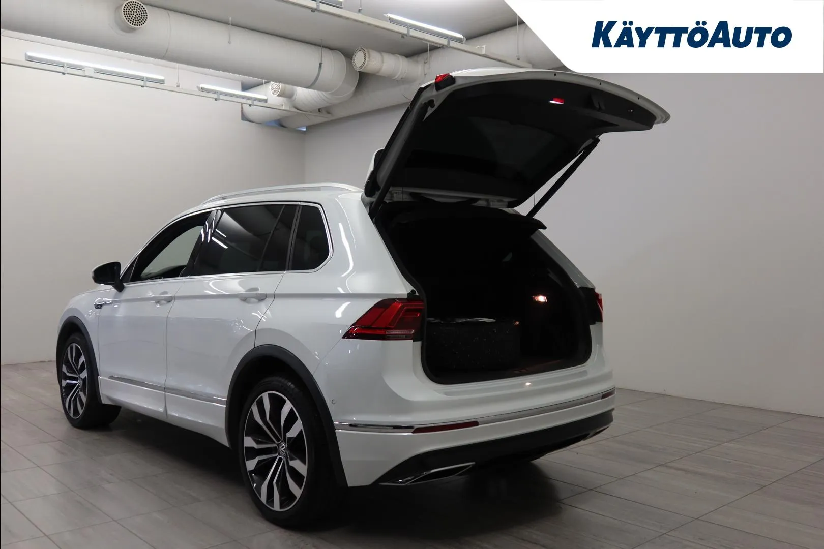 VOLKSWAGEN Tiguan FMV-474 carousel image