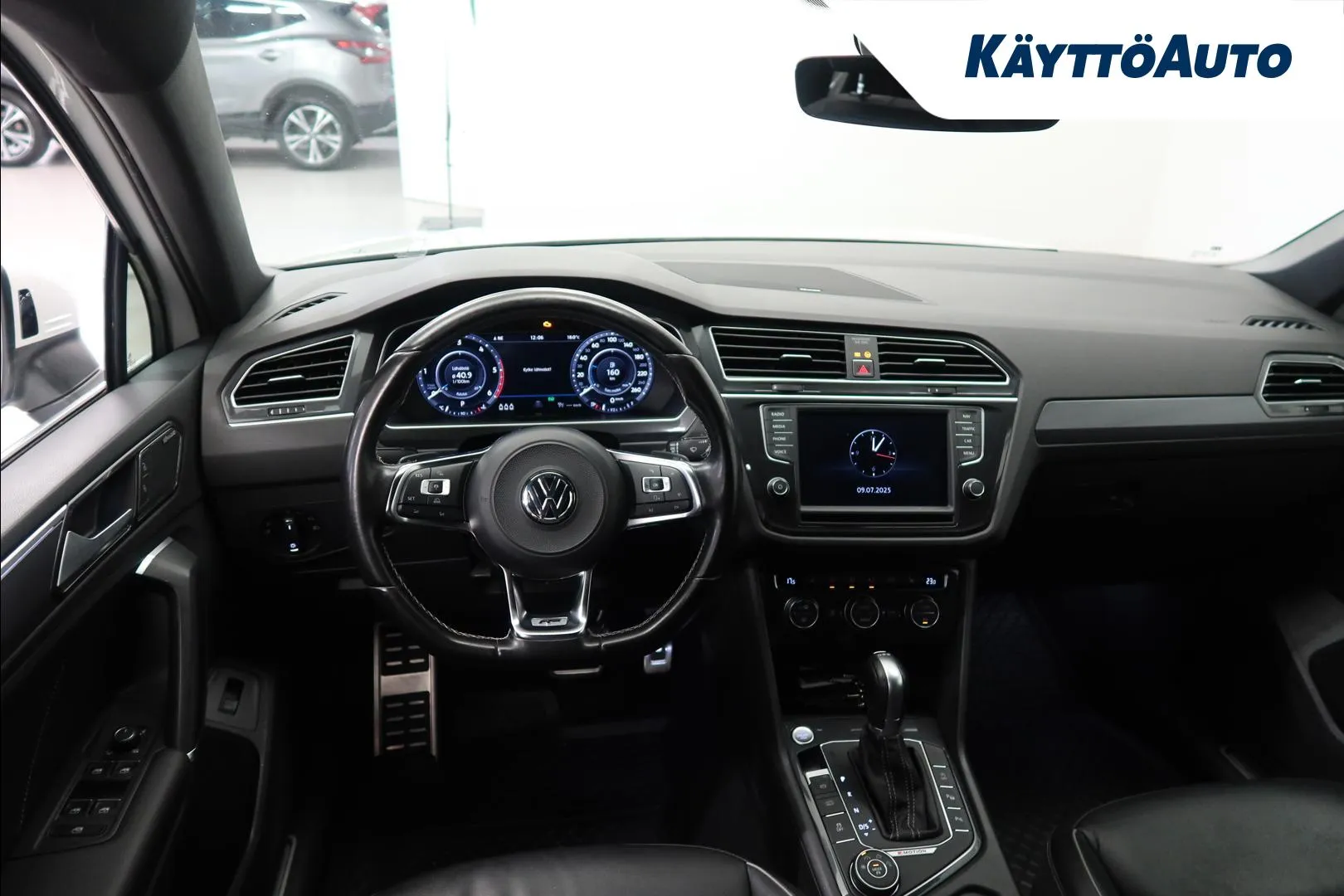VOLKSWAGEN Tiguan FMV-474 carousel image