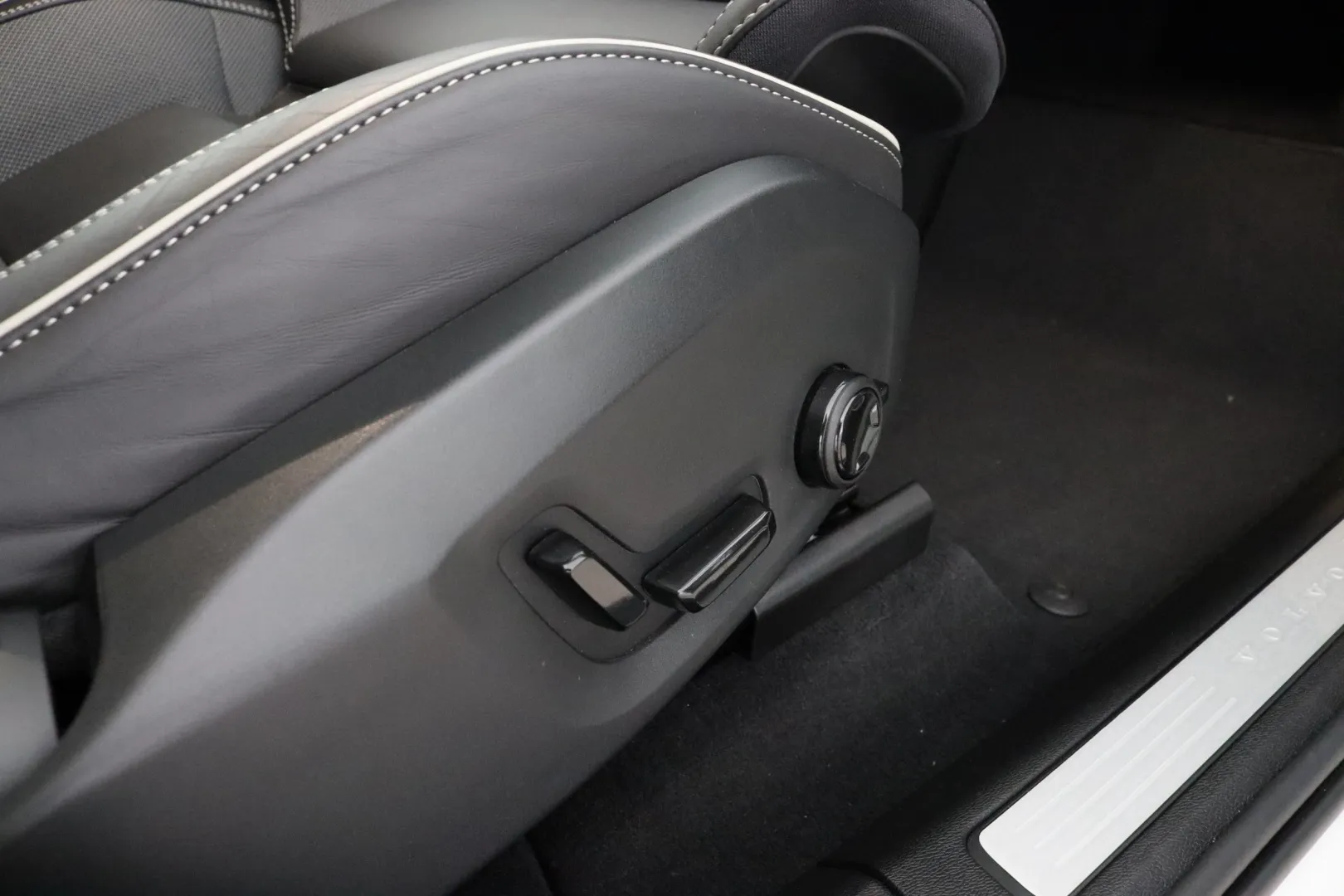 Volvo XC60 MTY-190 carousel image