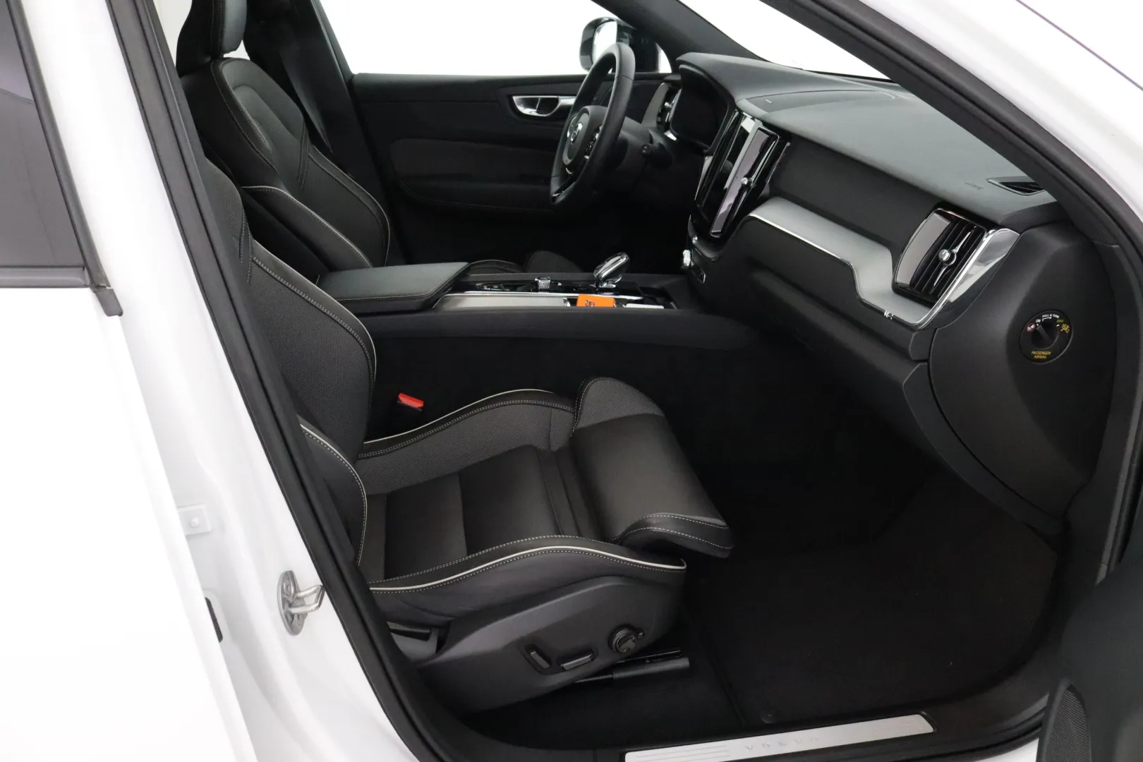 Volvo XC60 MTY-190 carousel image