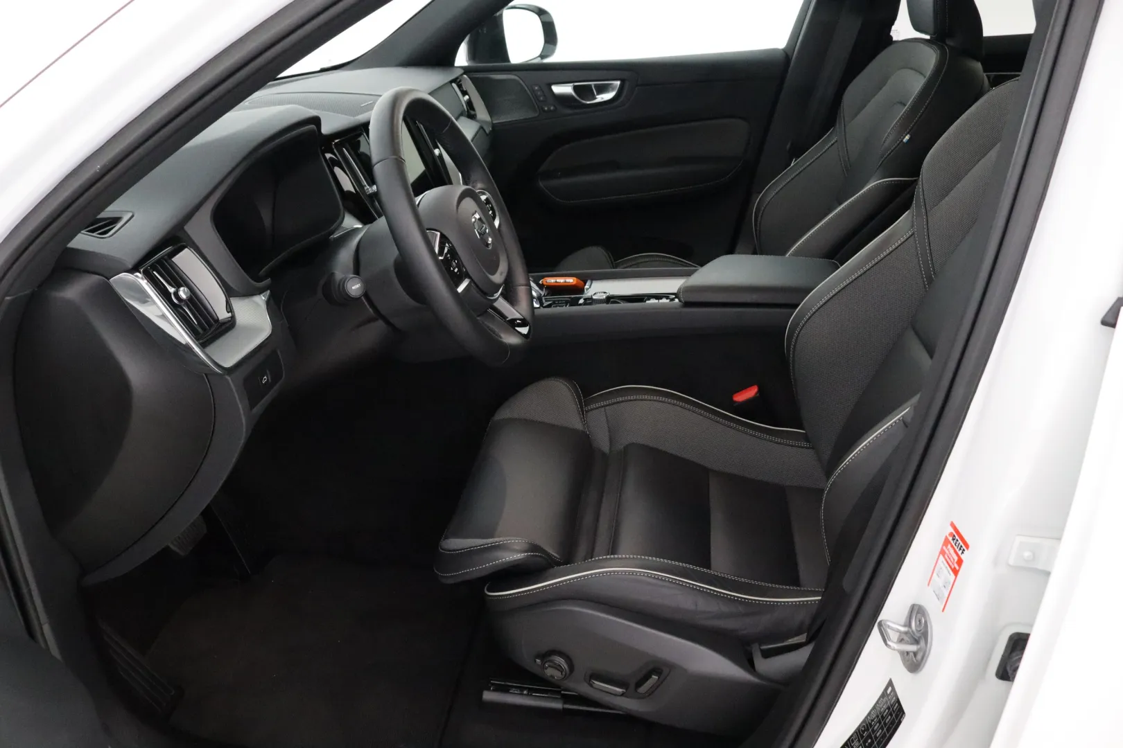 Volvo XC60 MTY-190 carousel image