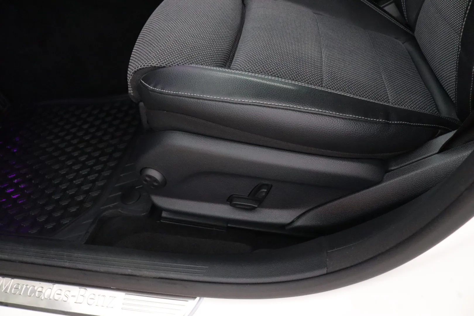 MERCEDES-BENZ E KSR-771 carousel image