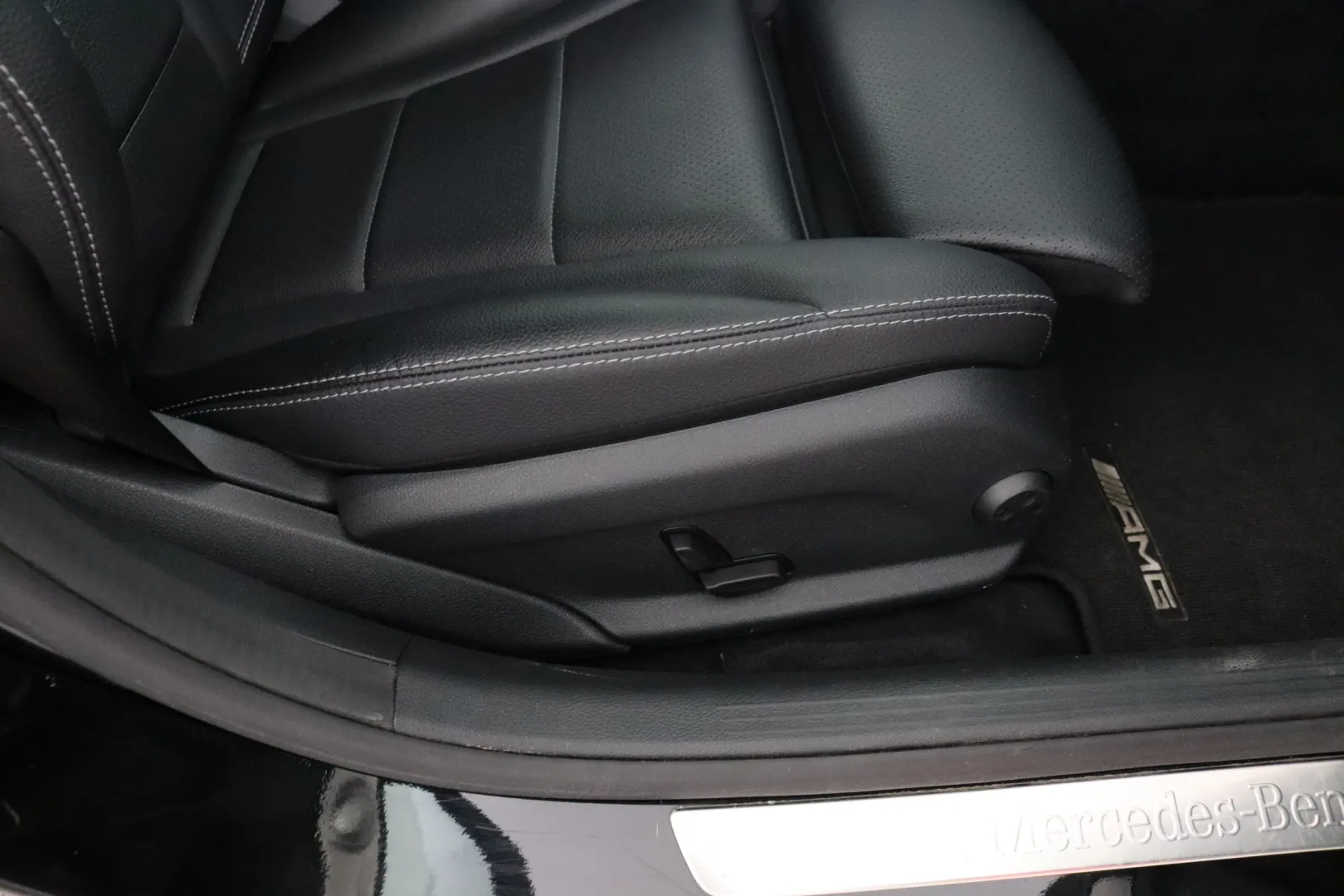 Mercedes-Benz C ZLS-350 carousel image