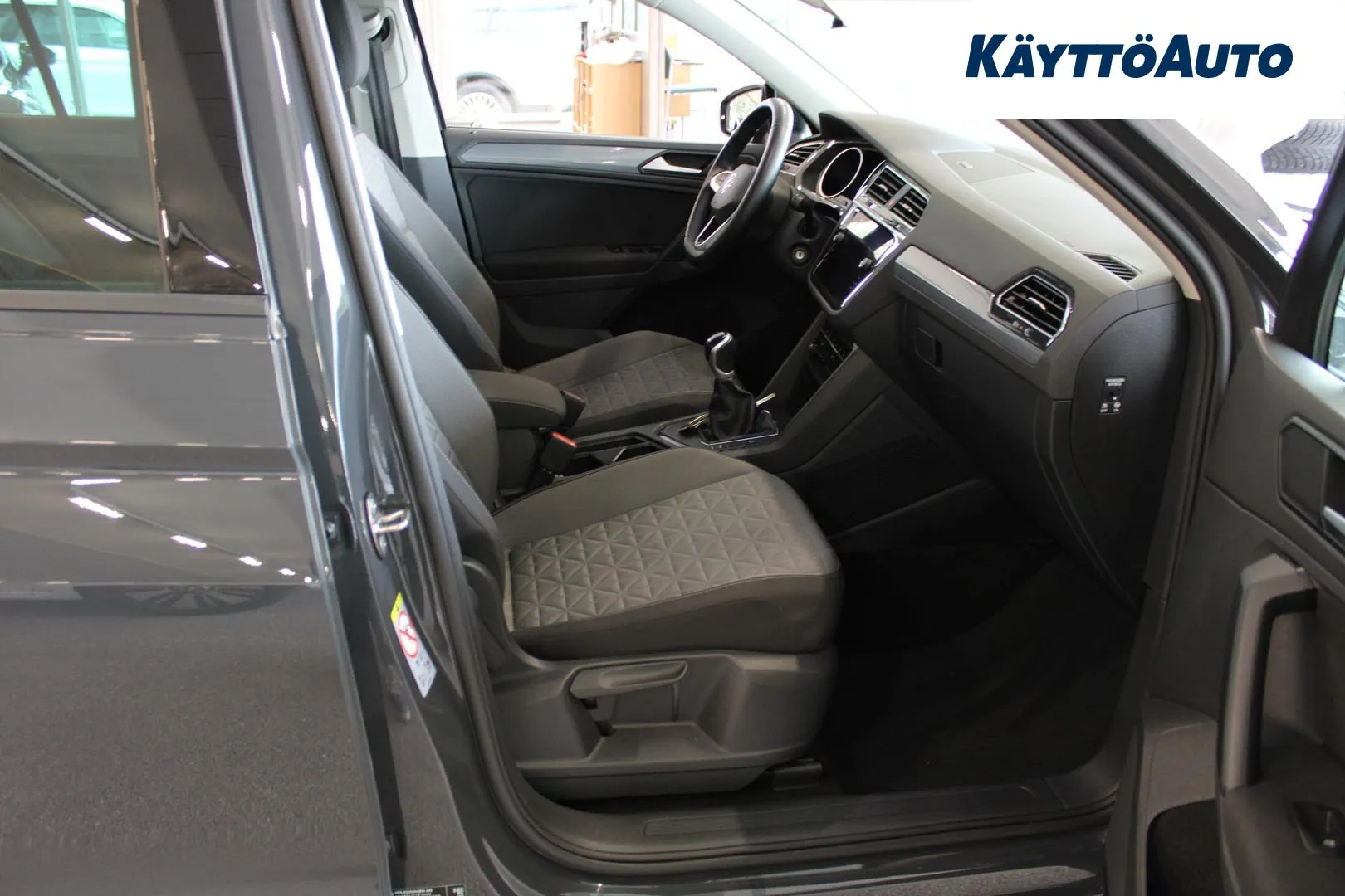 VOLKSWAGEN Tiguan ESA-981 carousel image