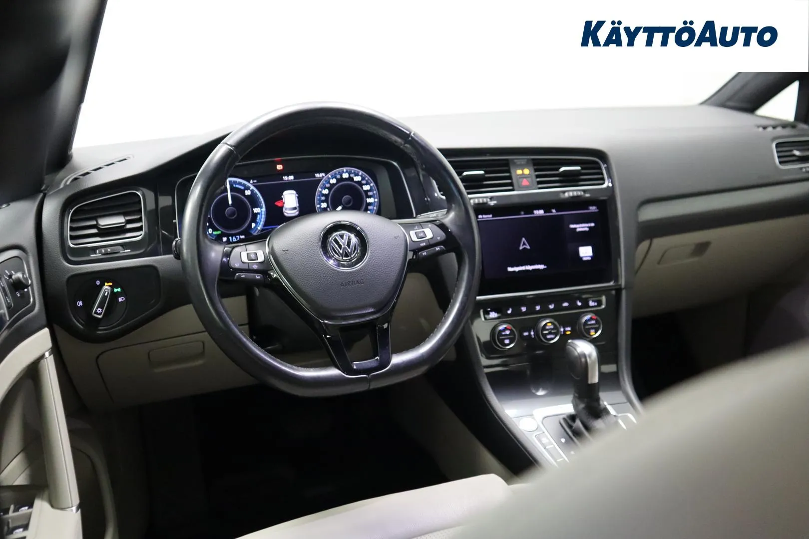VOLKSWAGEN Golf GOE-647 carousel image