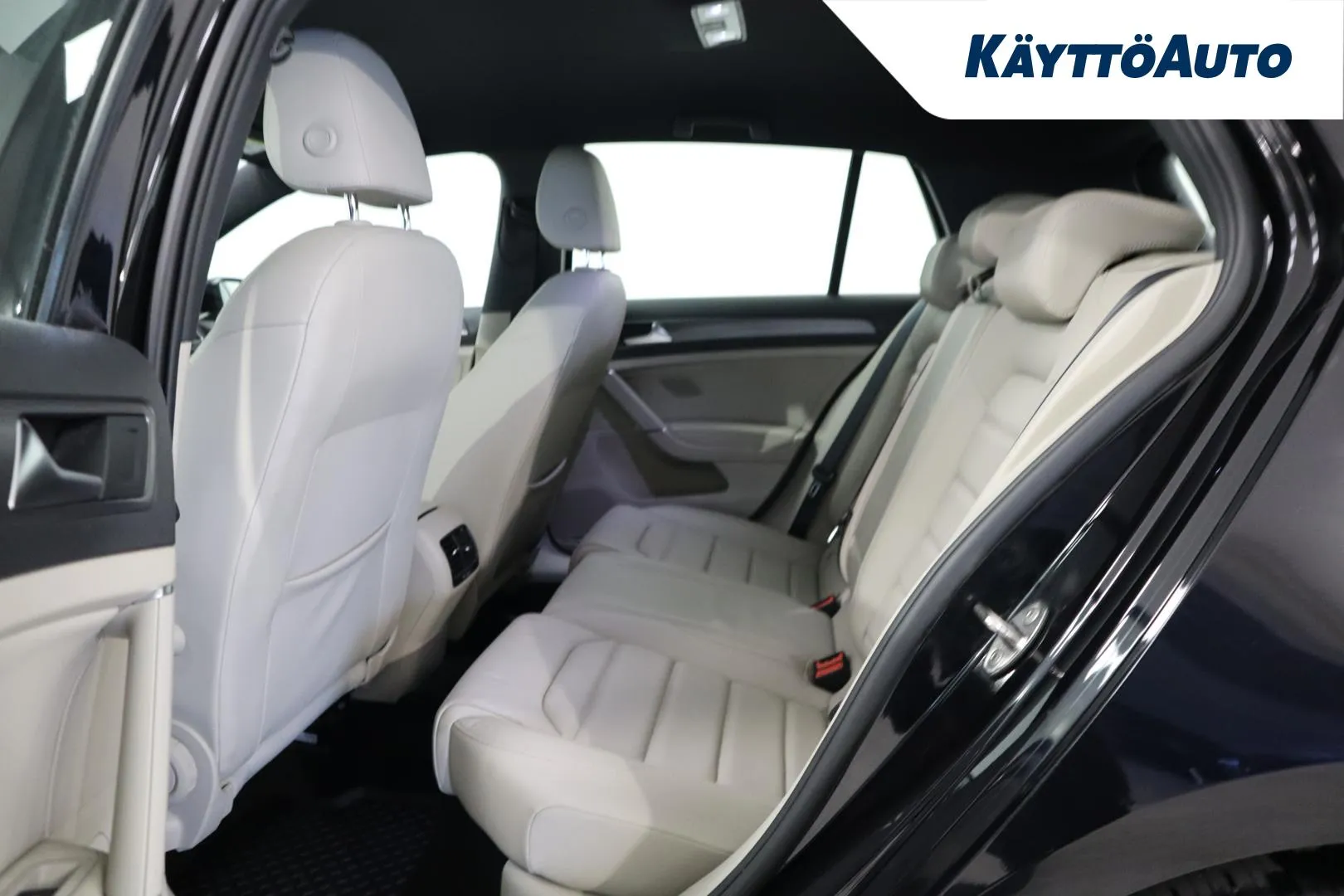 VOLKSWAGEN Golf GOE-647 carousel image