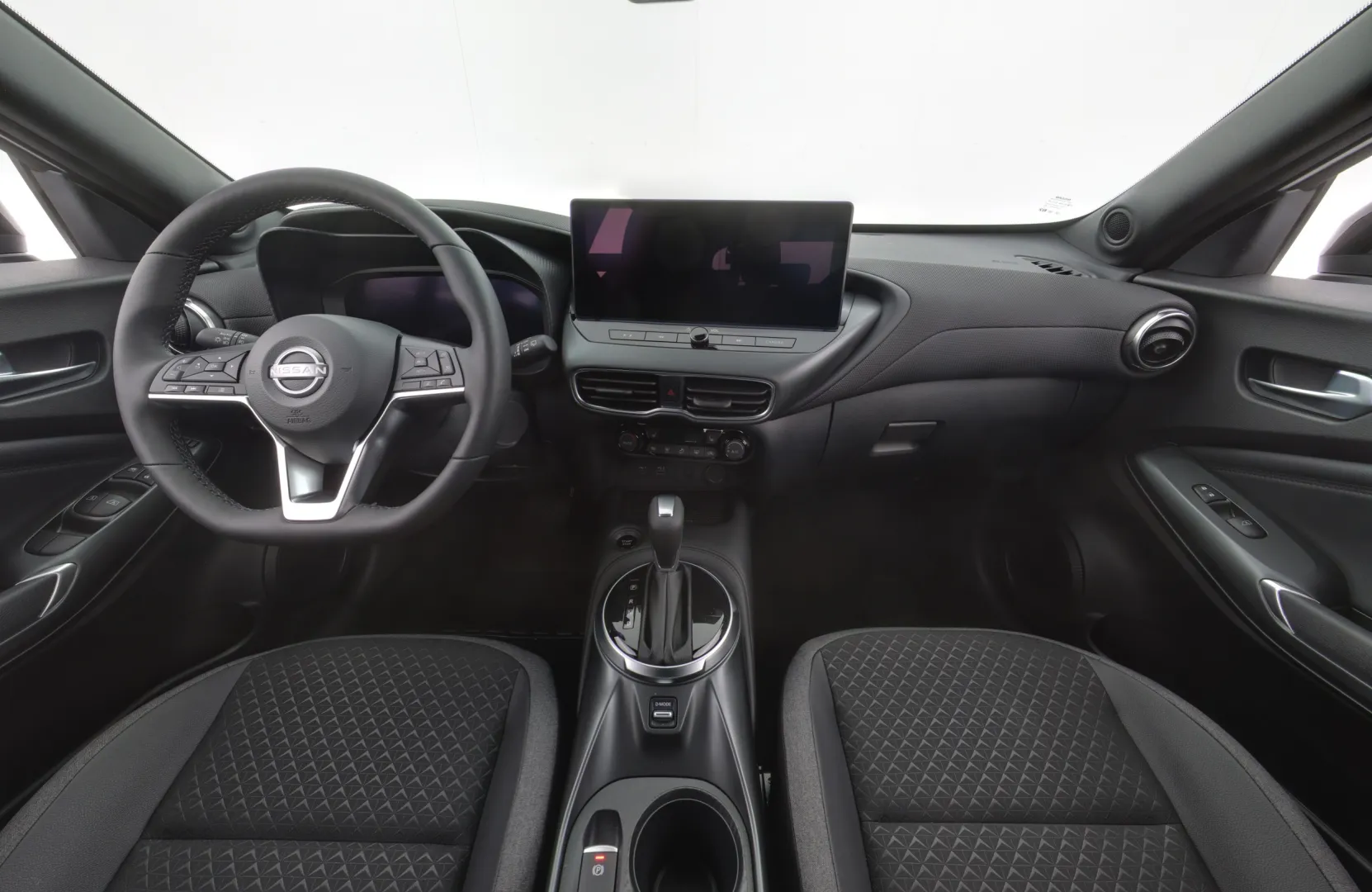 Nissan Juke XTJ-310 carousel image