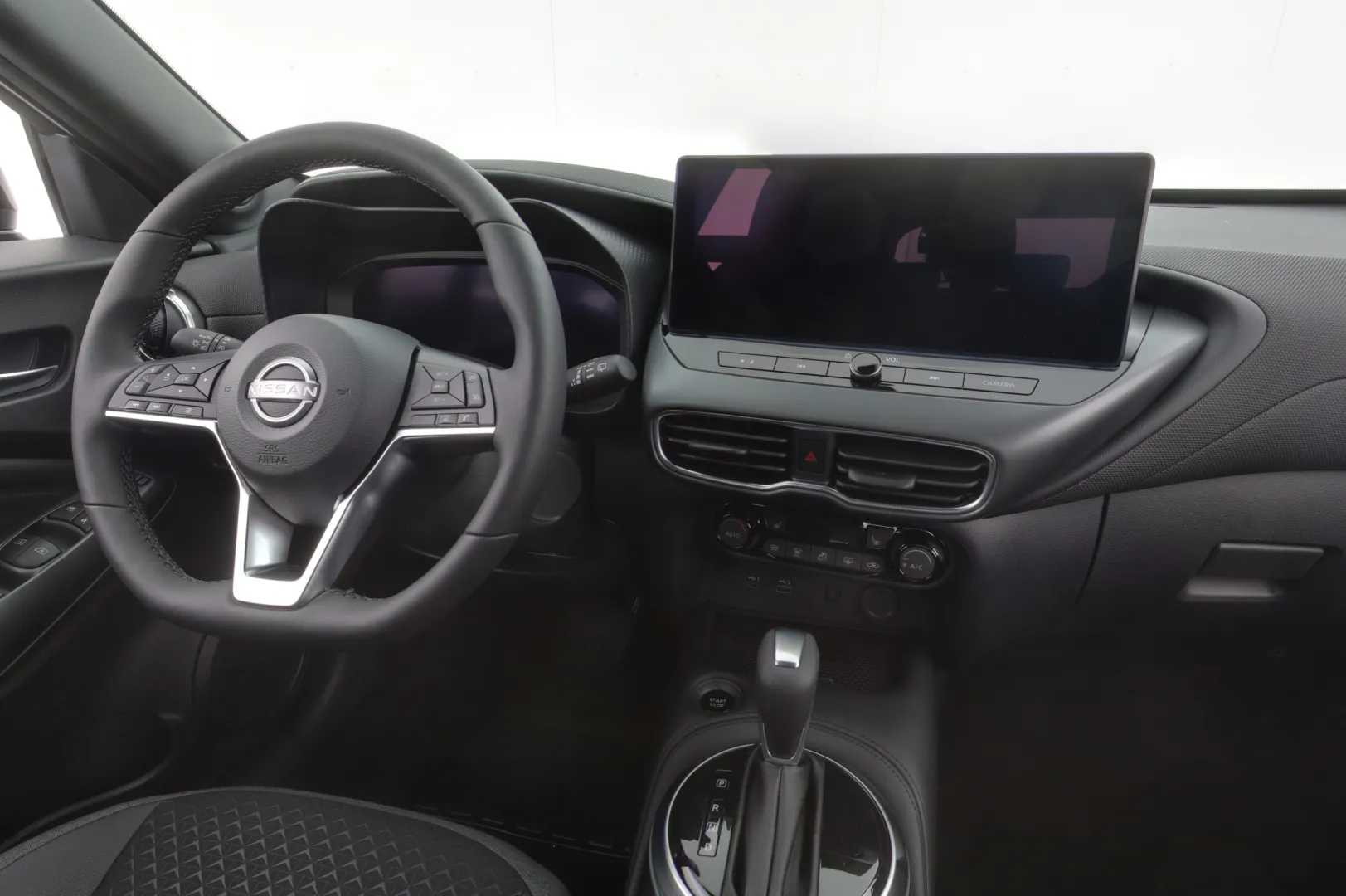 Nissan Juke XTJ-310 carousel image