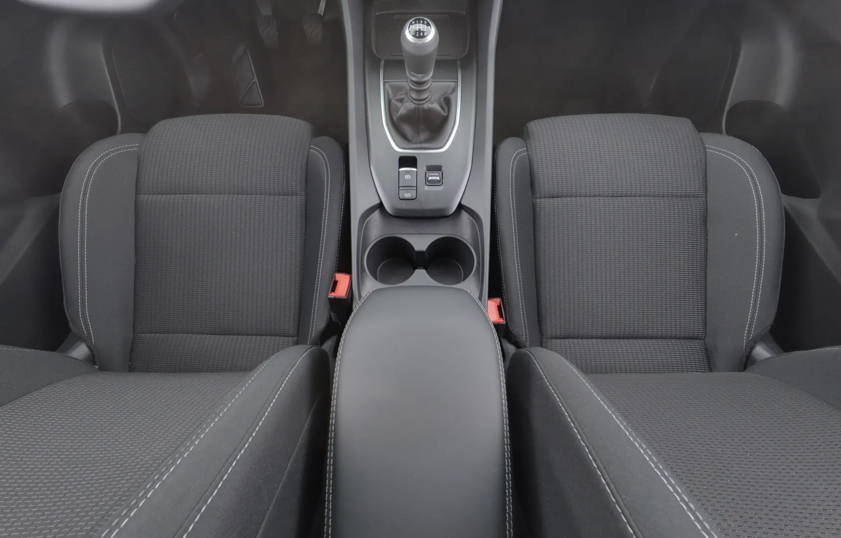 Nissan Qashqai SZJ-330 carousel image