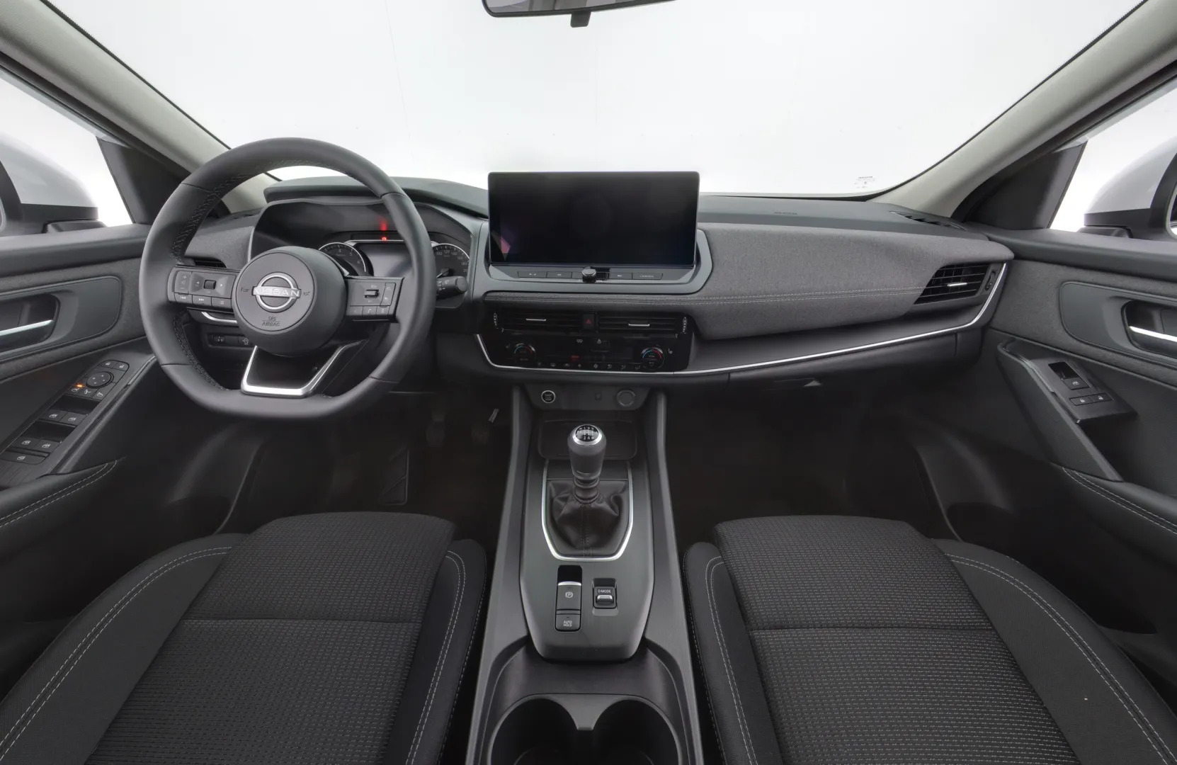 Nissan Qashqai SZJ-330 carousel image