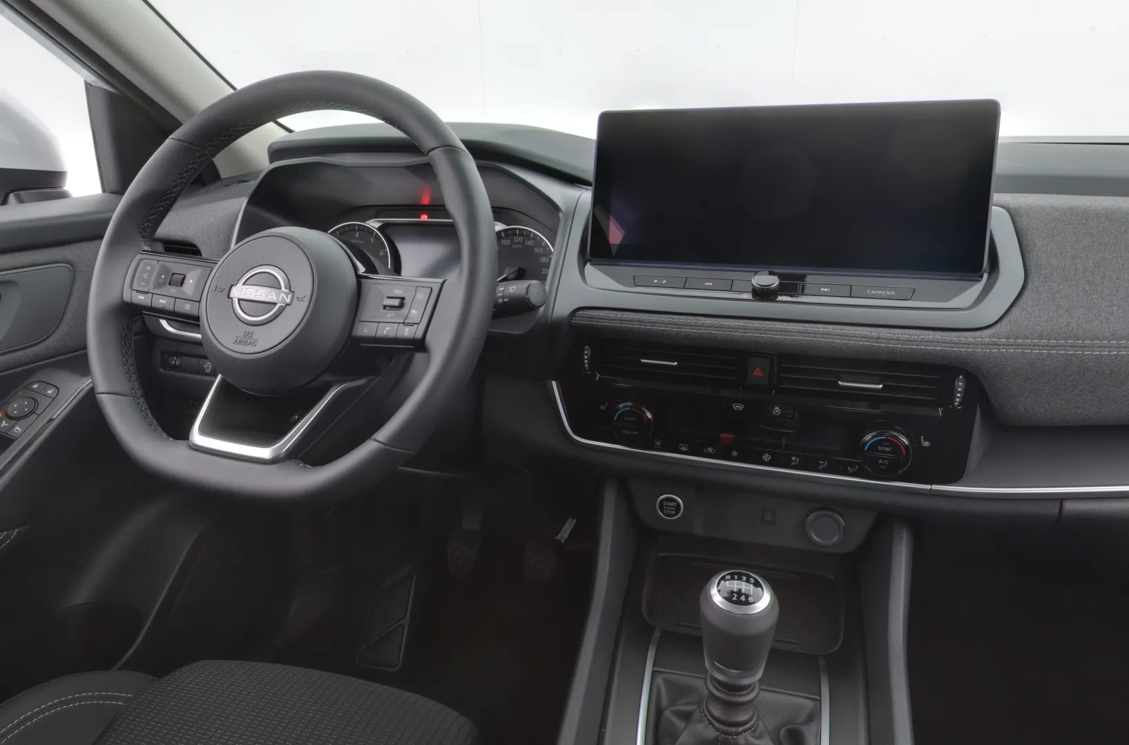 Nissan Qashqai SZJ-330 carousel image