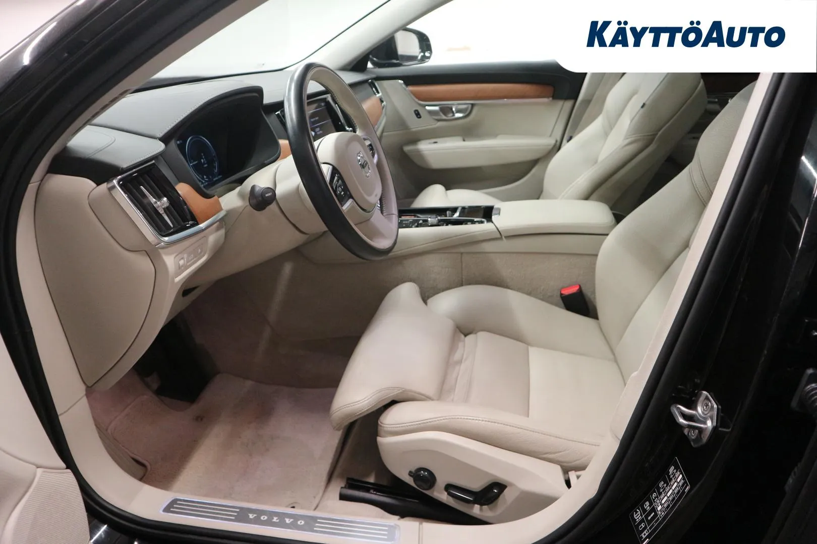 VOLVO V90 ZNK-285 carousel image