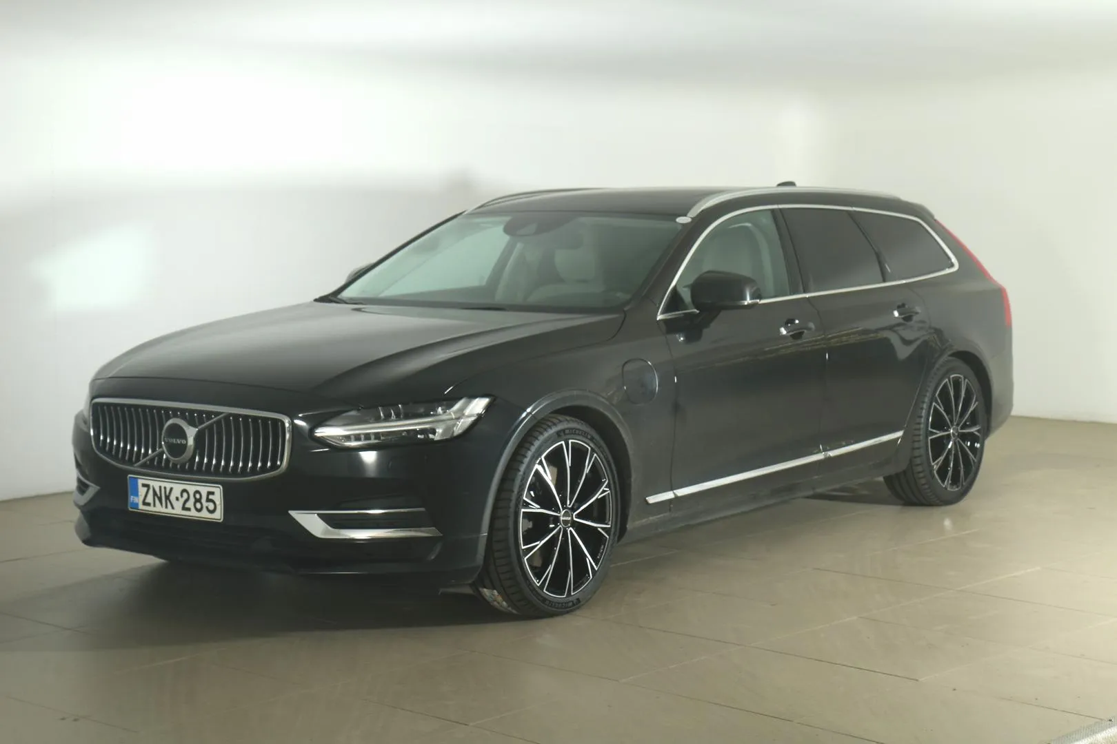 VOLVO V90 ZNK-285 carousel image