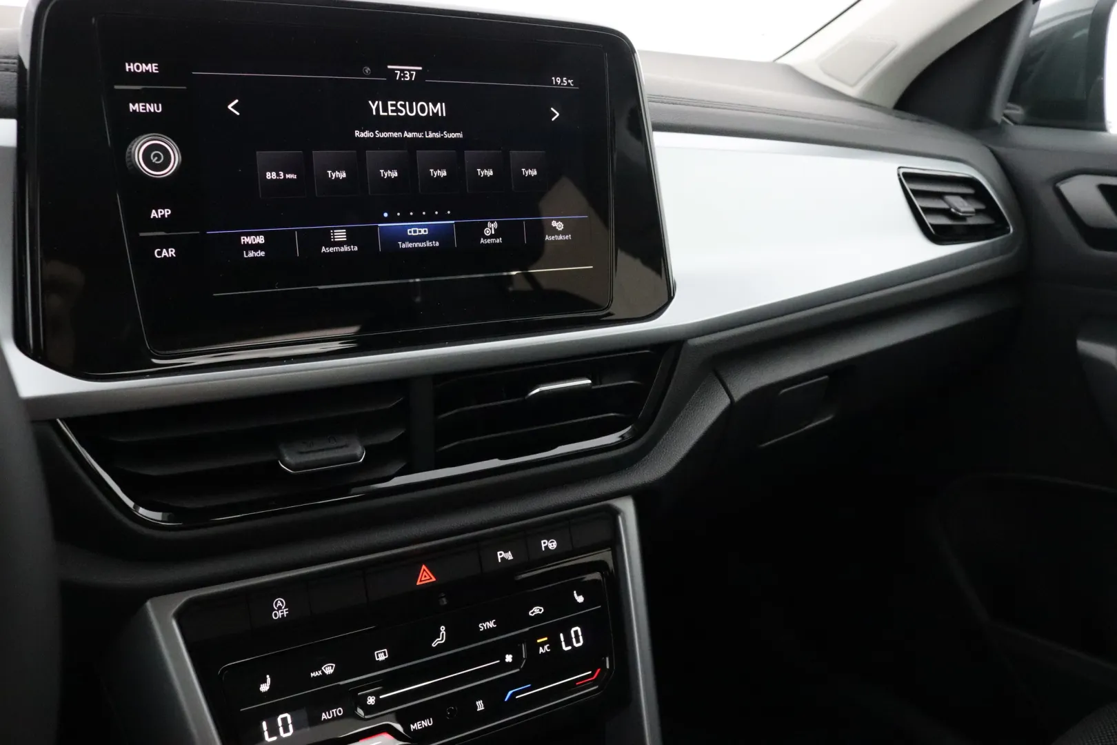 Volkswagen T-Roc CSG-613 carousel image