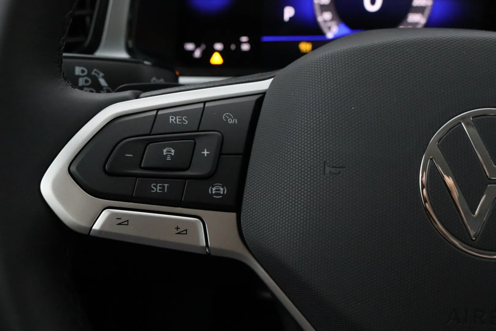 Volkswagen T-Roc CSG-613 carousel image