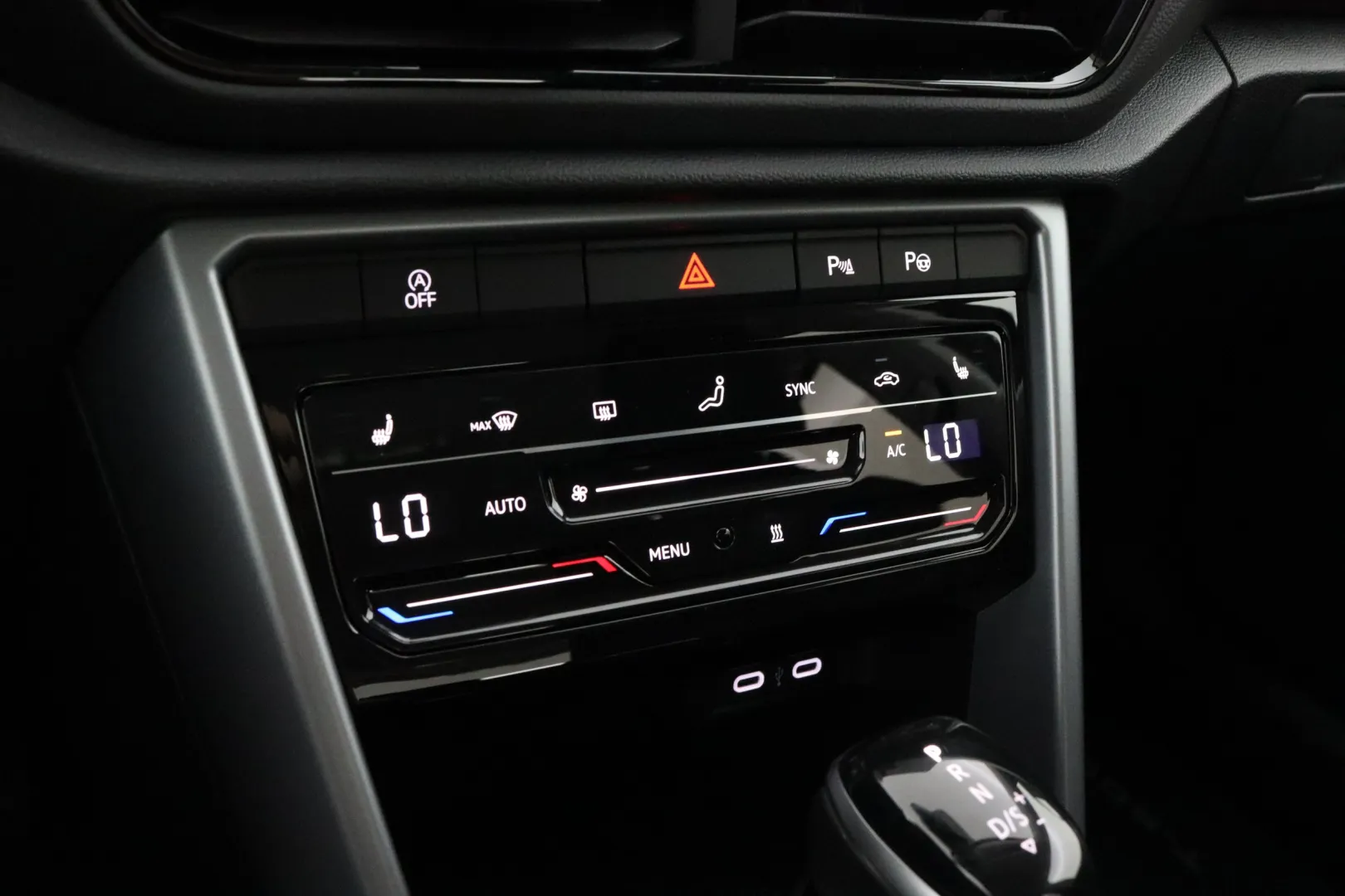 Volkswagen T-Roc CSG-613 carousel image