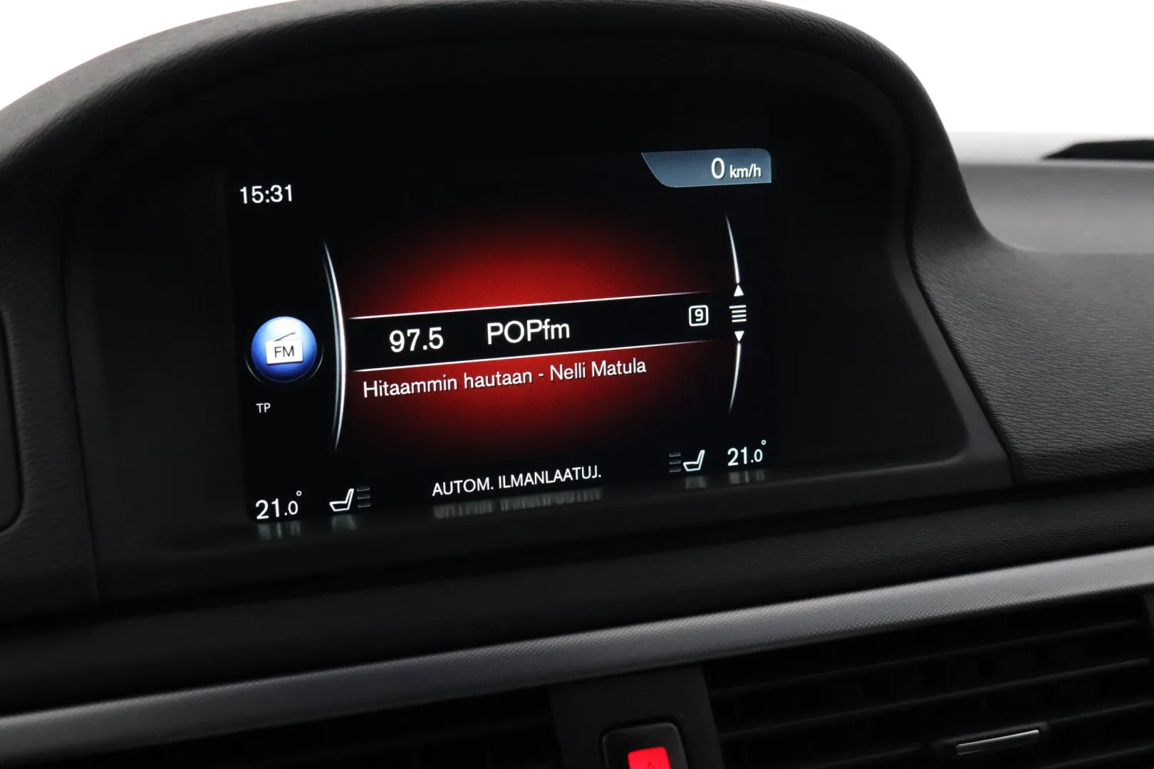 VOLVO V70 CRE-271 carousel image