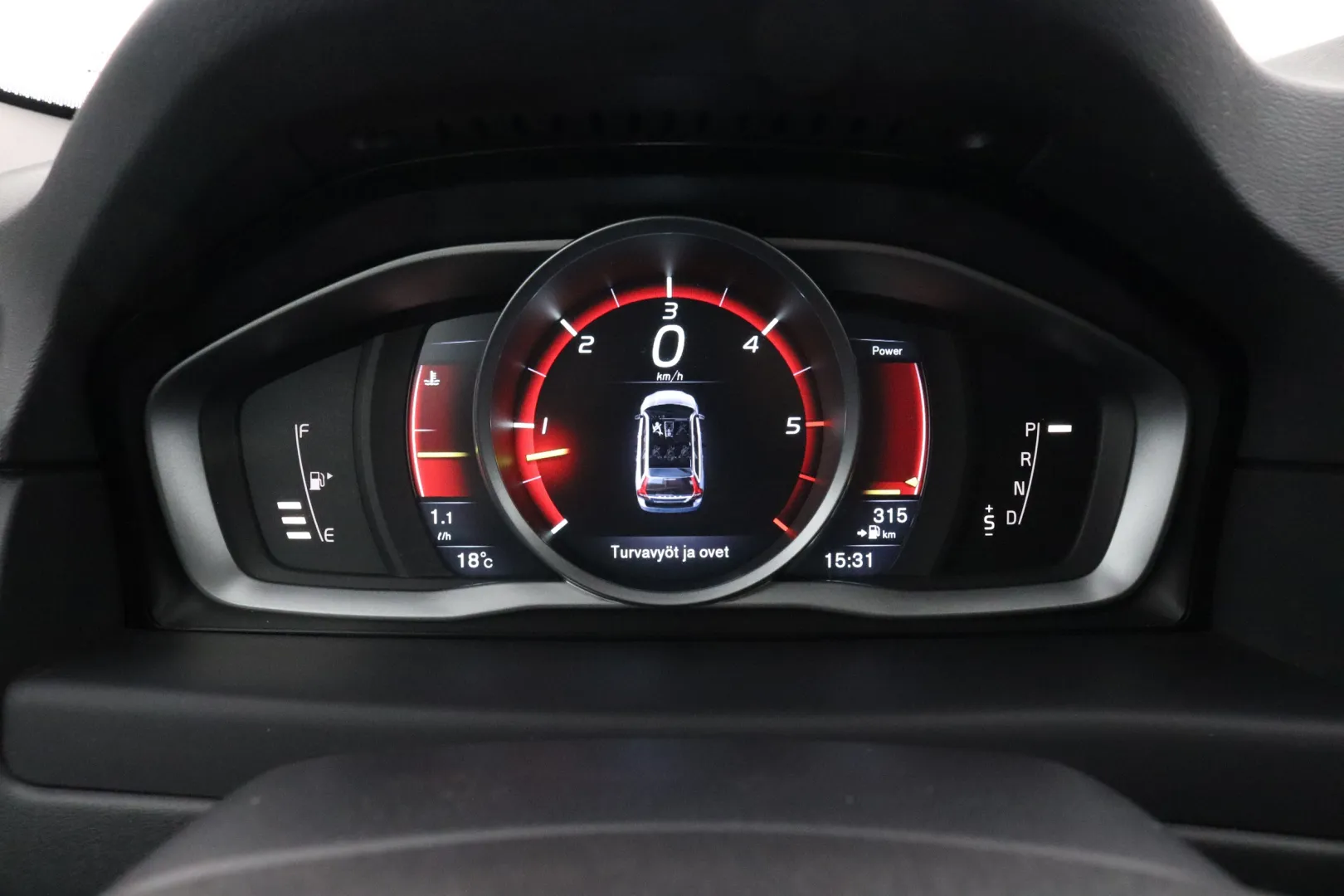 VOLVO V70 CRE-271 carousel image