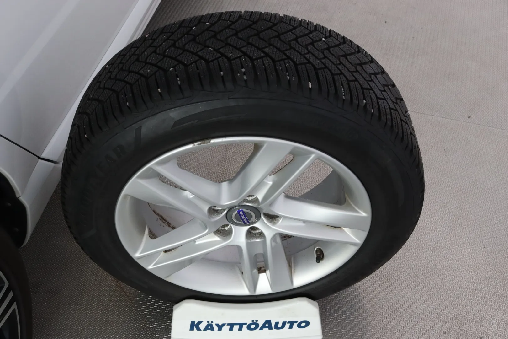 VOLVO V70 CRE-271 carousel image