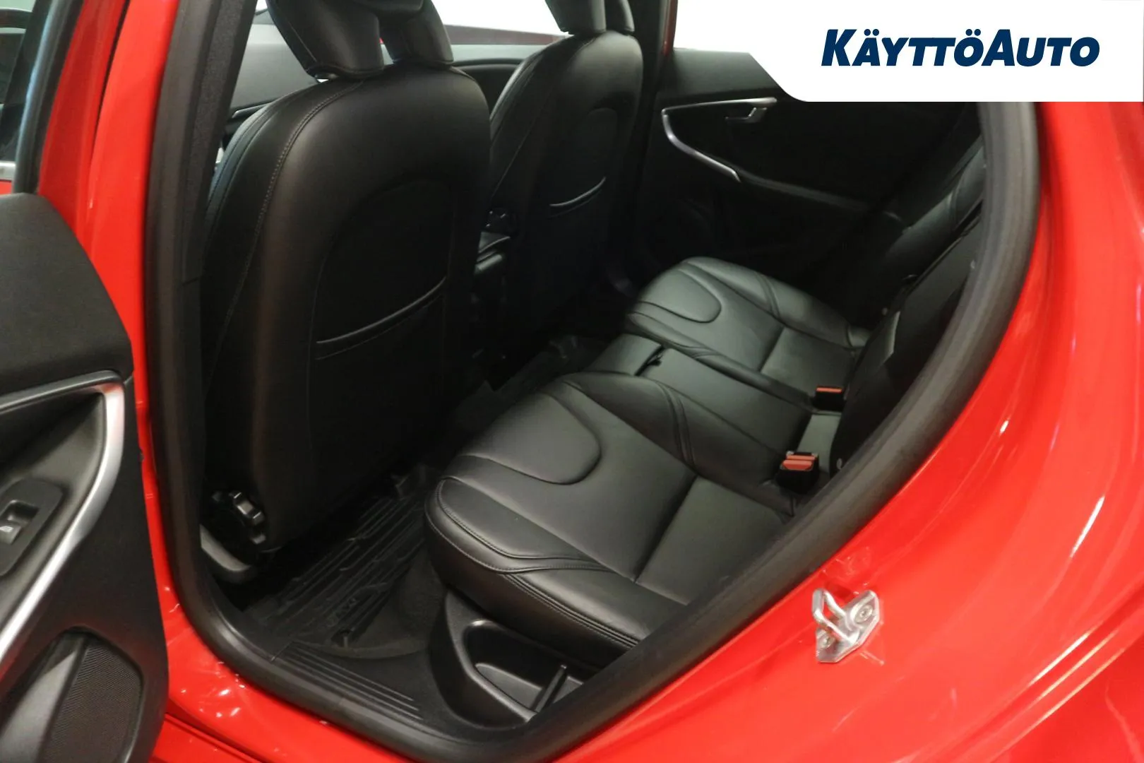 VOLVO V40 SMO-265 carousel image