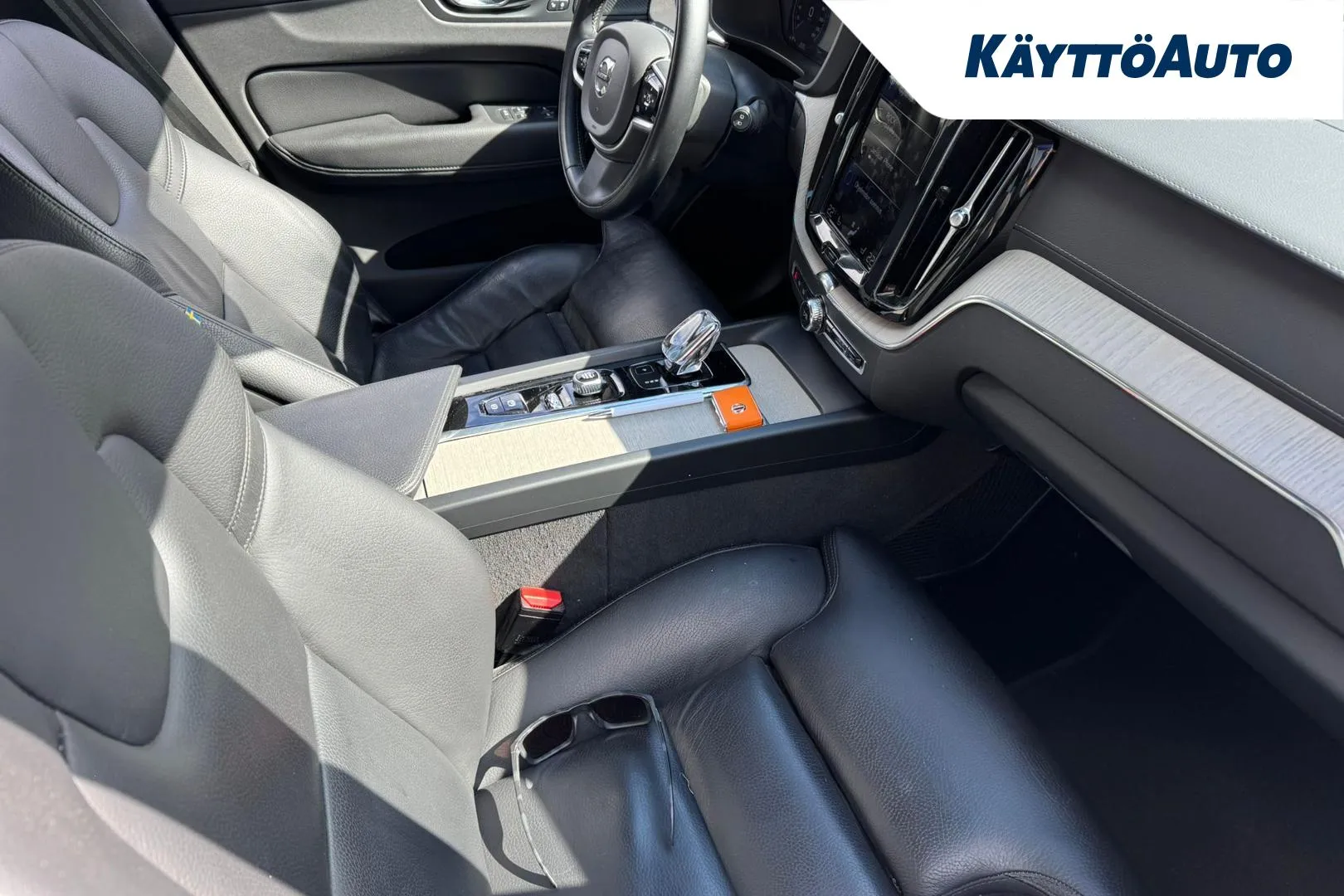 VOLVO XC60 XRU-487 carousel image