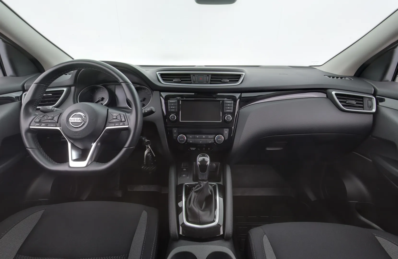 NISSAN Qashqai ZNB-276 carousel image