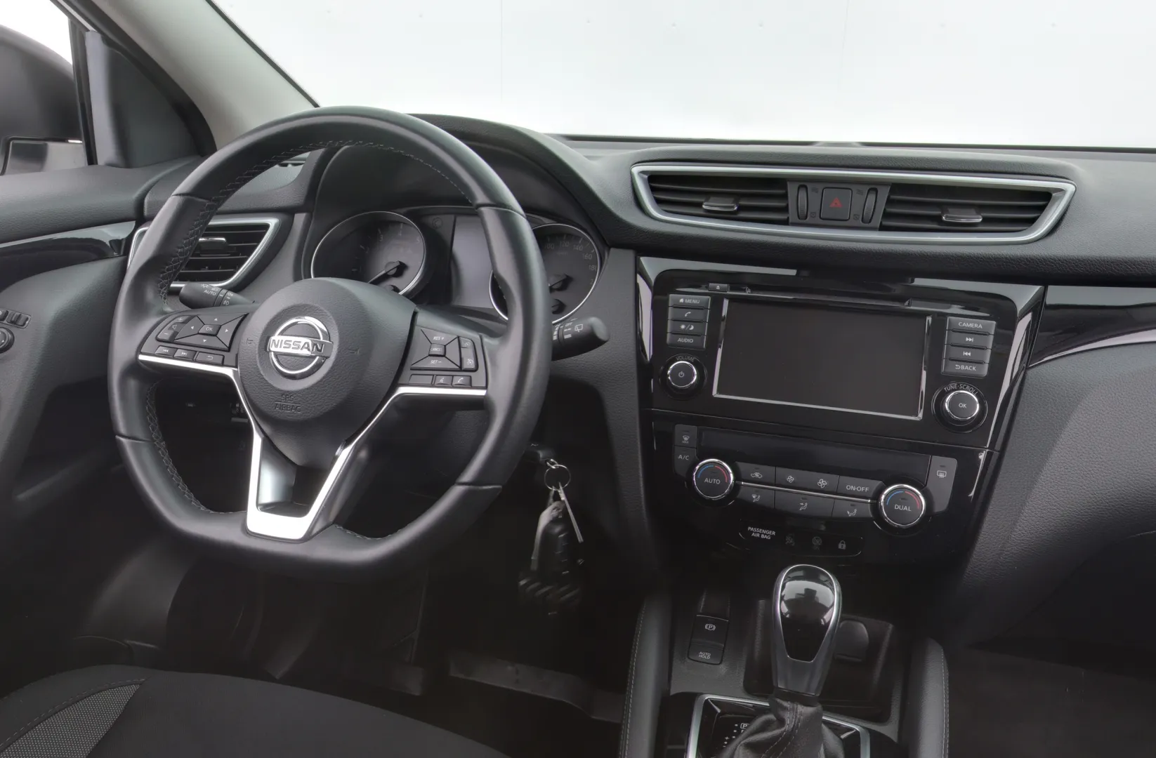 NISSAN Qashqai ZNB-276 carousel image